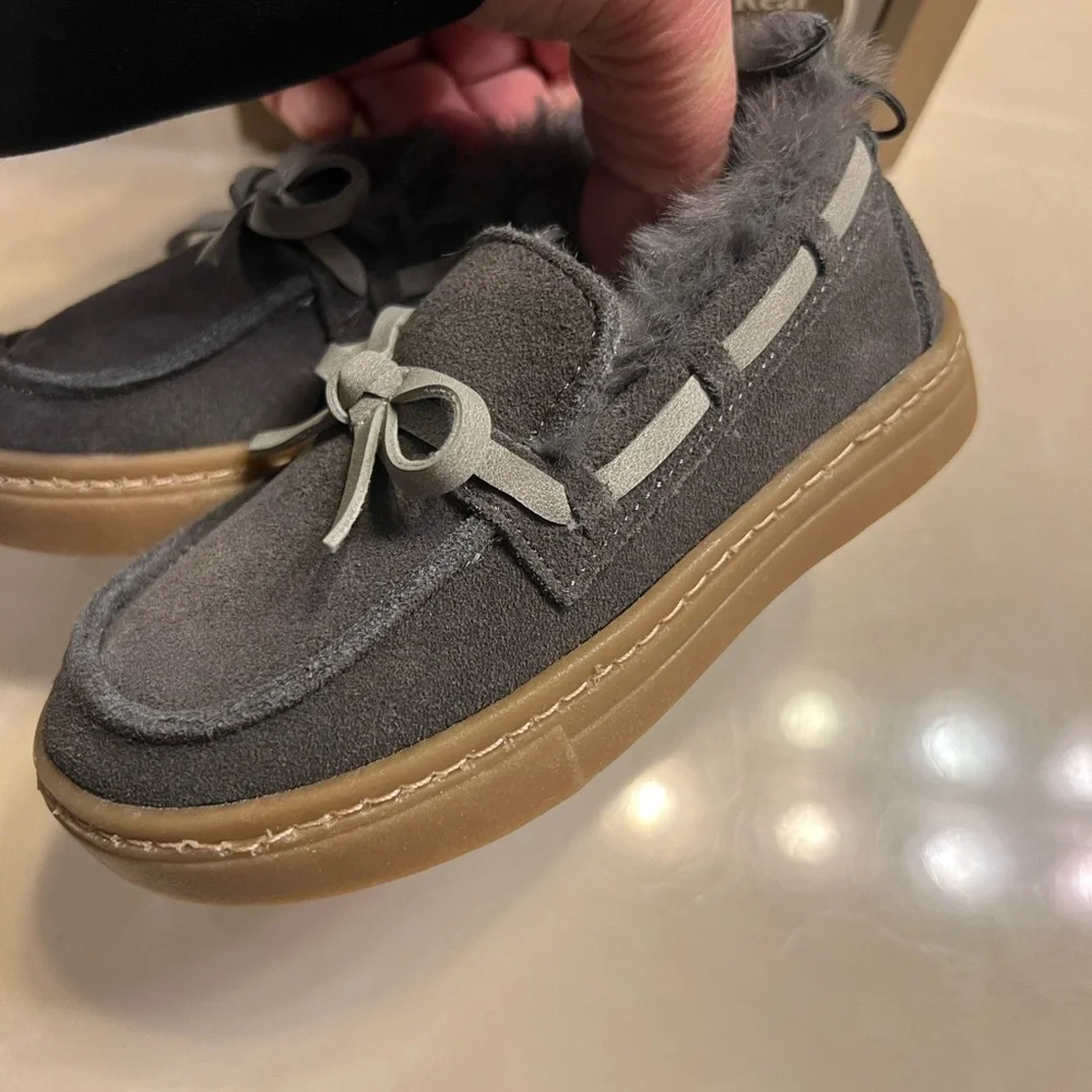 NWT Bearpaw real leather faux moccasins size 6 fur